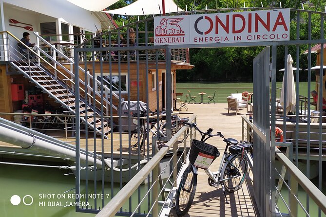 Rome Tiber cycle path: Electric & Muscle Rental Bike - A Smartphone Is Part of the Plan, Not an Afterthought