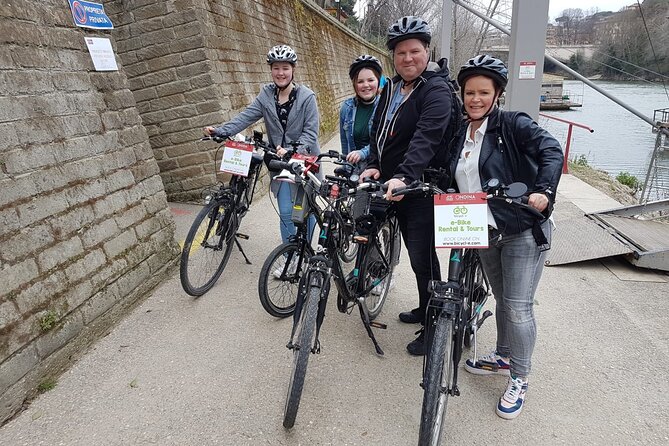 Rome Tiber cycle path: Electric & Muscle Rental Bike - Appian Way Stretch: Quieter Roads When You Want a Break