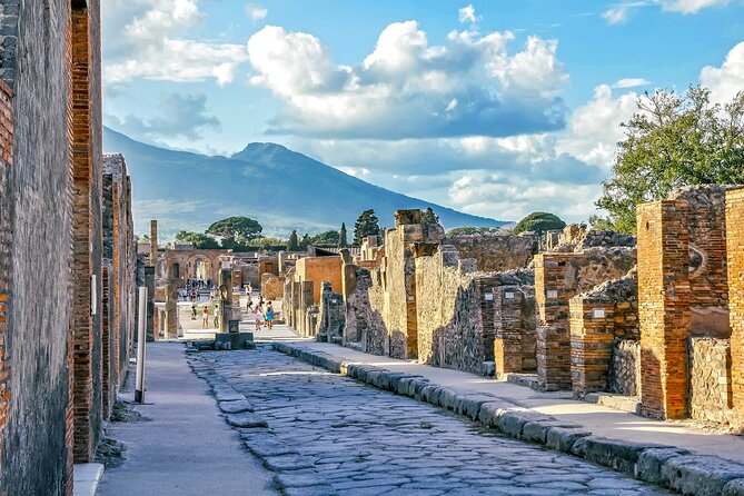Rome to Pompeii, Sorrento & Capri: 2-Day South Italy Tour - Food, dress, and practical small tips that matter here