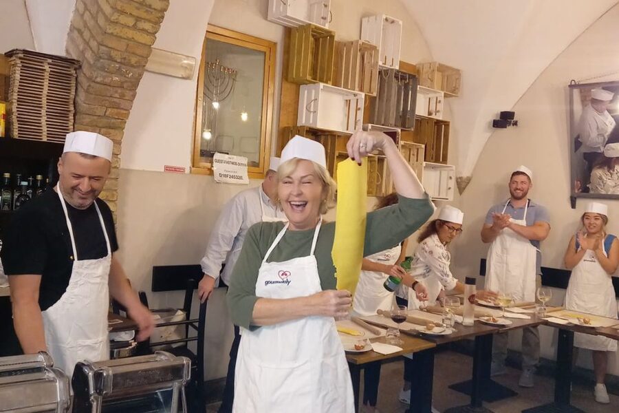Rome: Traditional Cooking Class in the Jewish Ghetto - Wine, tastings, and what to expect in the kitchen