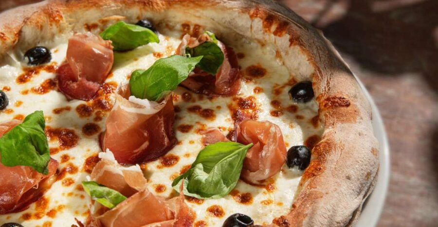 Rome: Traditional Pizza Cooking Class near Piazza Navona - The Restaurant Half: Drinks, Bruschetta, and Your Own Pizza Served Properly