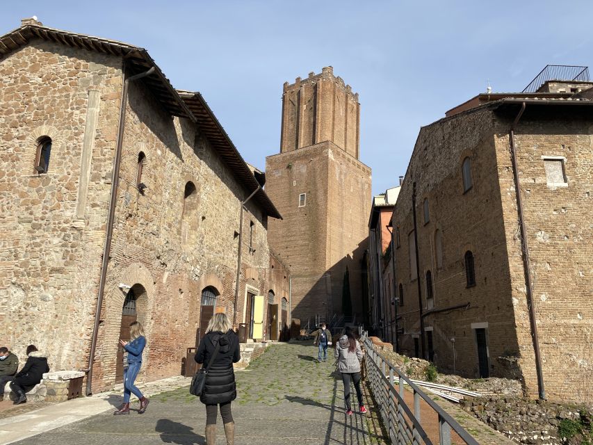 Rome: Trajan Markets Experience with Multimedia Video - The imperial forums you connect to trade and meetings