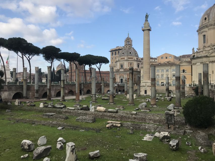 Rome: Trajan Markets Experience with Multimedia Video - Trajan Markets: your Roman-era shopping mall in ruins