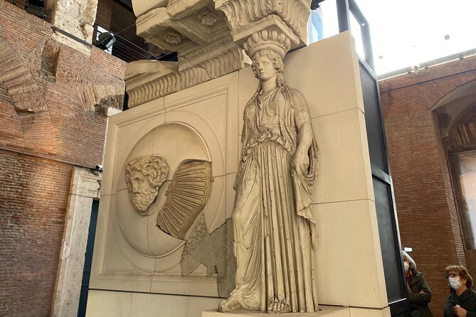 Rome: Trajan's Market Experience with Elevator Option - Exploring at your own pace: what to focus on during the market ruins walk