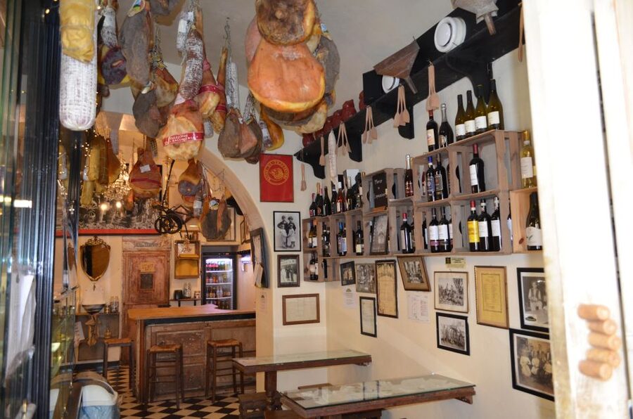 Rome: Trastevere and Jewish Ghetto Street Food Walking Tour - The walking route, stop by stop, and what each moment is for