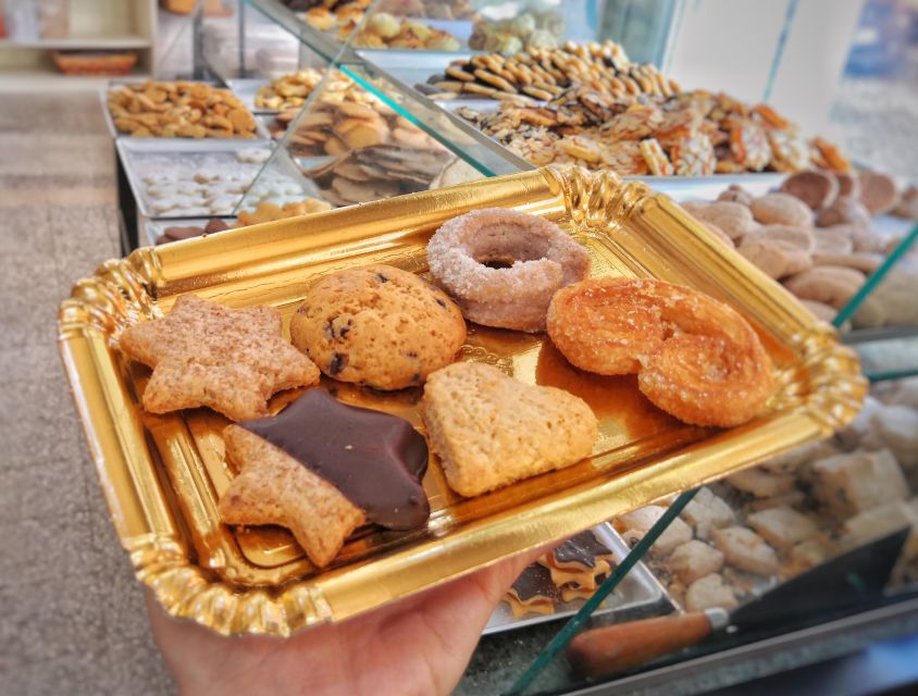 Rome: Trastevere and Jewish Ghetto Street Food Walking Tour - The guides: how the storytelling changes the whole tour