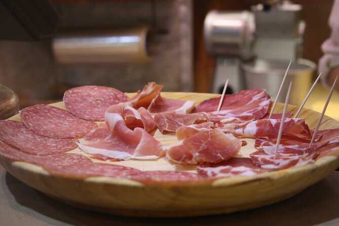 Rome: Trastevere Food Tour Wine Tasting and Local Expert Guide - Wine tasting included: how to get the most from the drinks