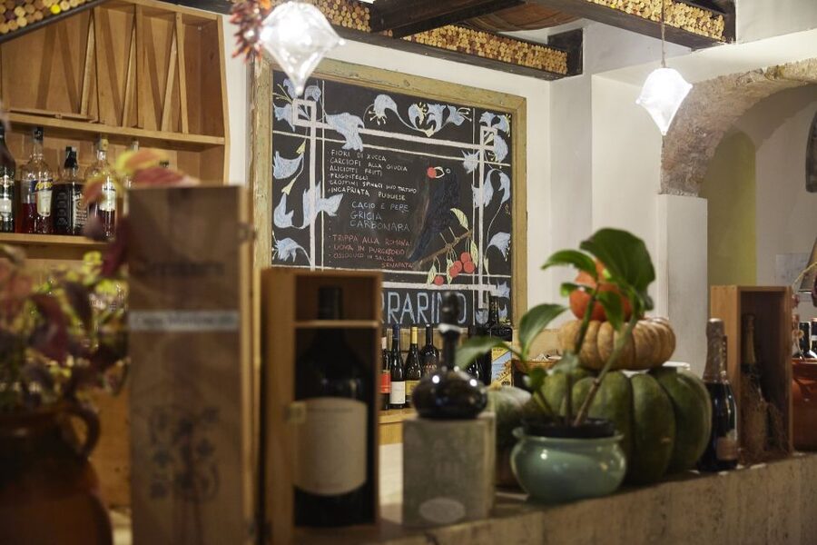 Rome: Trastevere Food, Wine & Spritz Evening Tour - Vanda and Checco Er Carettiere: Roman Pasta and Wine That Fits the Meal