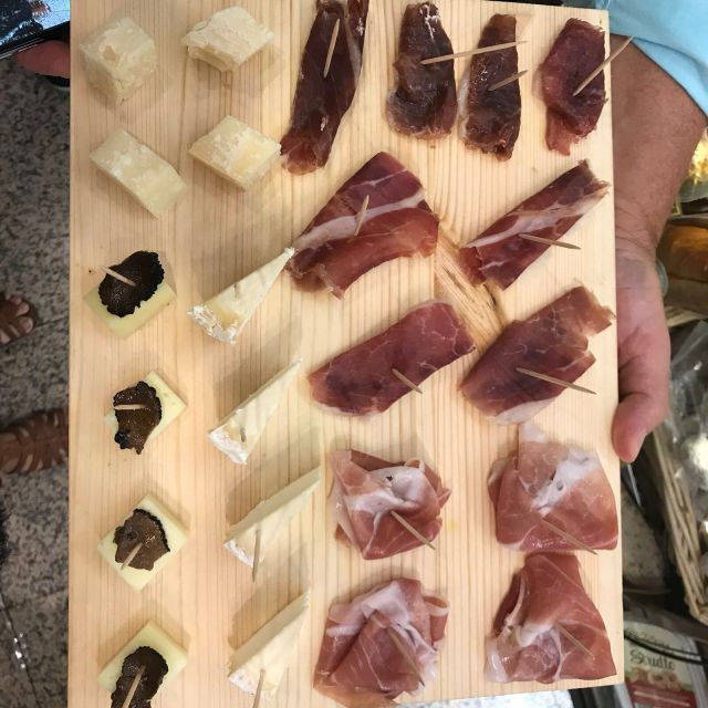 Rome: Trastevere Guided Food and Wine Tour with 20+ Tastings - Fresh pasta and oldest wood-fired pizza: a real Trastevere restaurant meal
