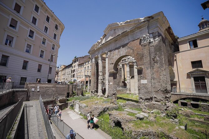 Rome: Trastevere Hidden Gems and Jewish Ghetto Small Group Tour - Stop 3: Vicolo Dell’Atleta, a Peaceful Alley With Secret Links