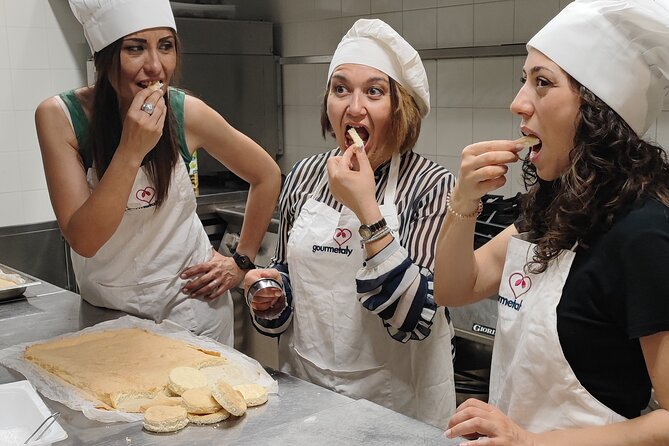 Rome Trastevere: Tiramisù & Gelato Class with Savoiardo Baking - Assembling and Plating Your Tiramisù