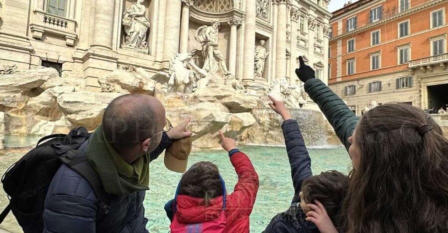 Rome: Treasure Hunt for Kids and Families Trevi and Pantheon - Spanish Steps and Piazza Navona: Familiar Rome, With Fresh Eyes