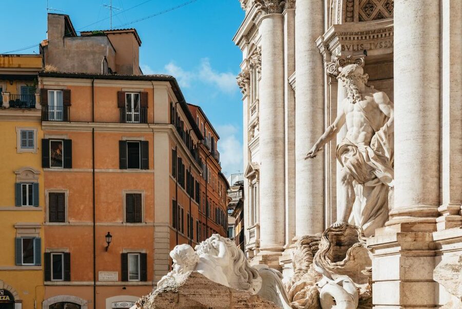 Rome: Trevi Fountain and Underground Guided Tour - How the guide makes or breaks a short tour