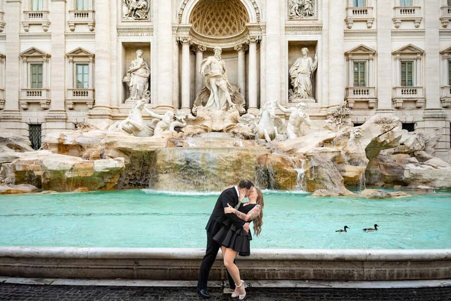 Rome: Trevi Fountain Private Early Morning Photoshoot - Languages and private attention that actually helps