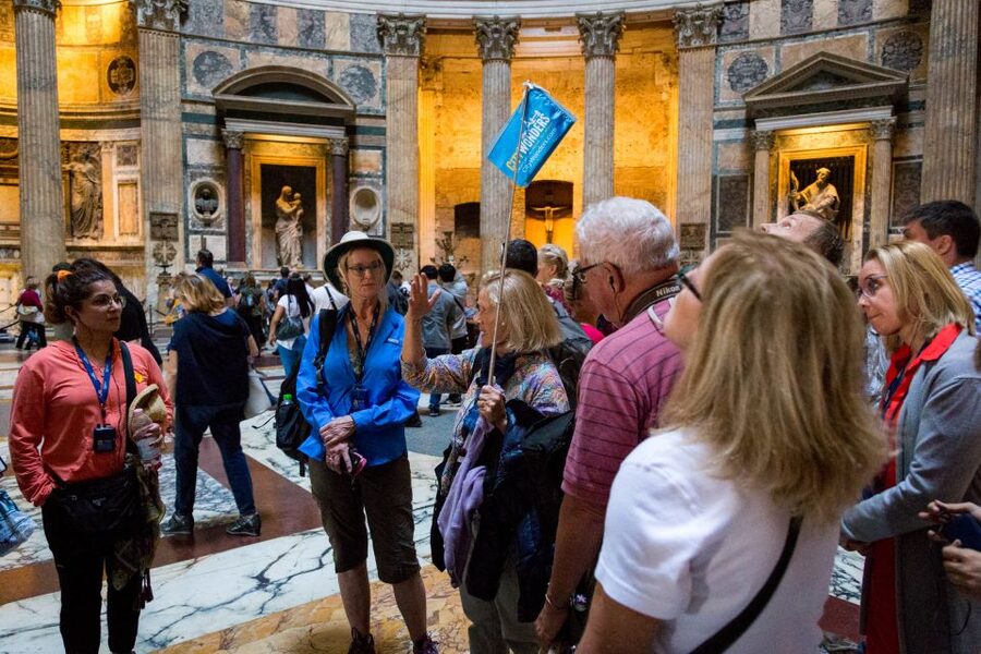 Rome: Trevi Fountain, Spanish Steps & Pantheon Walking Tour - Local café time and the gelato rhythm that makes walking tours work