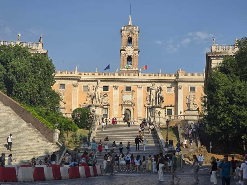 Rome: Tuk Tuk Tour of the Rome City Center - Colosseum photo stop: get your bearings fast