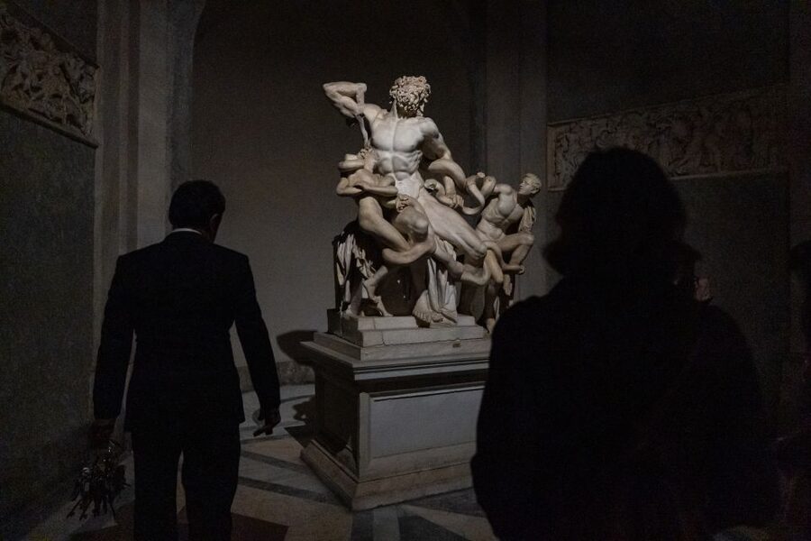 Rome: Turning the Lights on at the Vatican Museums - Dawn at the Vatican Museums, with Gianni Crea and the keys in your hands