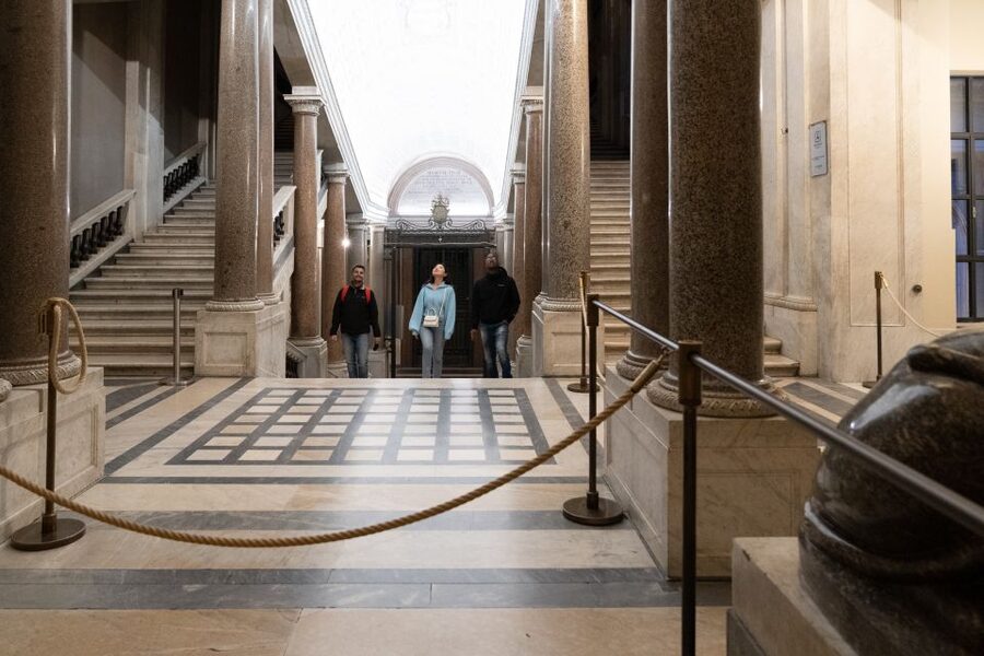 Rome: Turning the Lights on at the Vatican Museums - Cortile della Pigna breakfast: a smart end to a very early morning