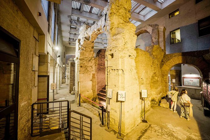 Rome underground: Piazza Navona, the Illusion Church and Pantheon - Piazza di Pietra and Temple of Hadrian, Columns Plus Court Drama
