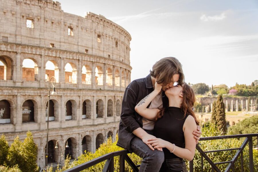 Rome: Unforgettable Photoshoot Experience in Colosseum - Meeting outside Caffè Roma on Via del Colosseo 31