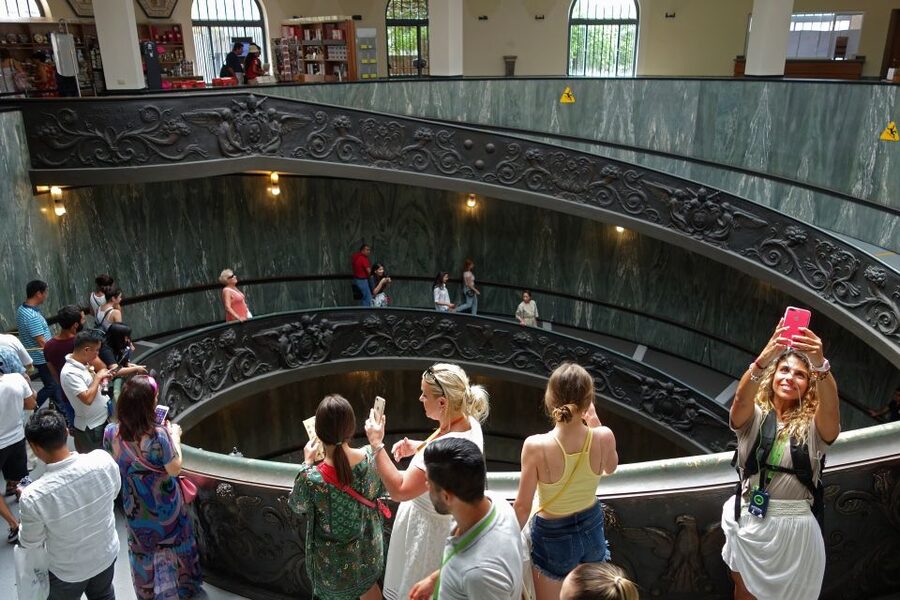 Rome: Vatican and Sistine Chapel Tour with VIP Entrance - What to wear and bring for stress-free entry