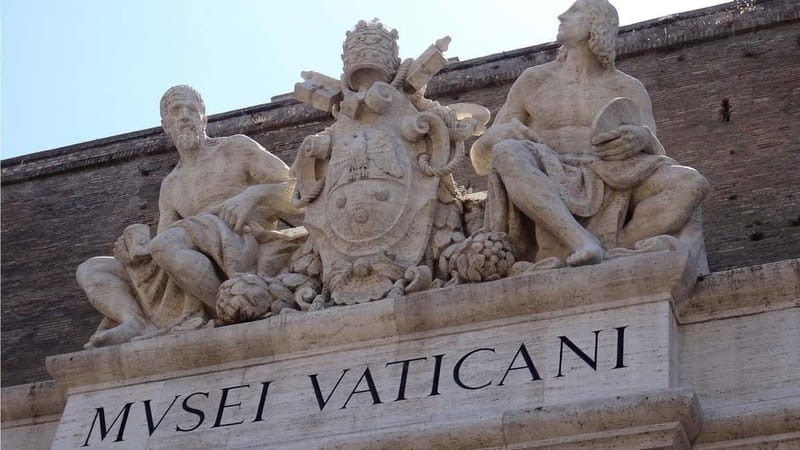 Rome: Vatican Museums & Sistine Chapel Entry Experiences - Michelangelo’s Sistine Chapel moment, plus the crowd reality