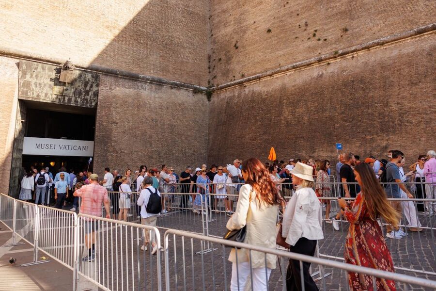 Rome: Vatican Museums & Sistine Chapel Fun Tour with Entry - Booking this Vatican fun tour, the smart way