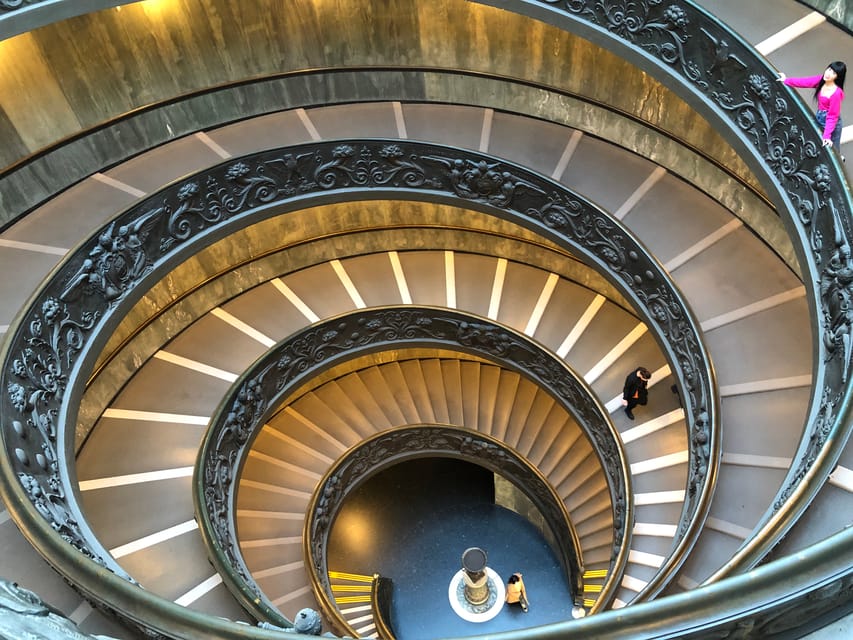 Rome: Vatican Museums & Sistine Chapel Ticket with Host - Raphael’s Rooms: small spaces, big wall power