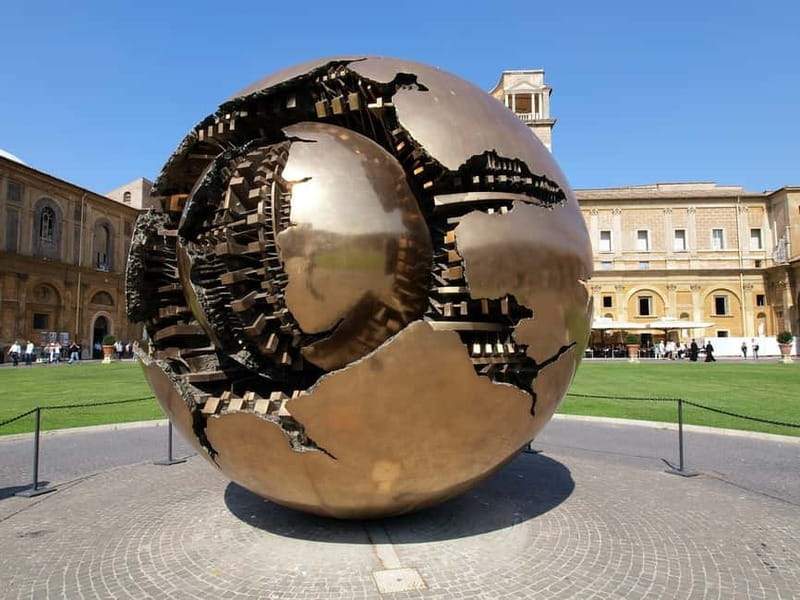 Rome: Vatican, Sistine Chapel & St. Peter's Basilica Tour - Cortile del Belvedere: a short pause with big atmosphere