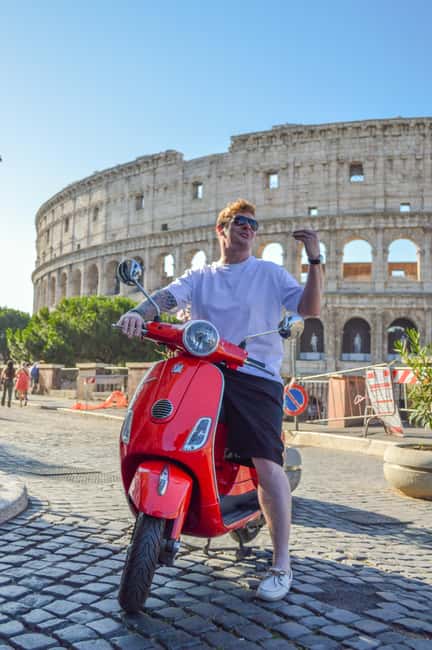 Rome: Vespa scooter tour "When in Rome" - Getting set up near Snack Bar Venezia, Via Cavour 207