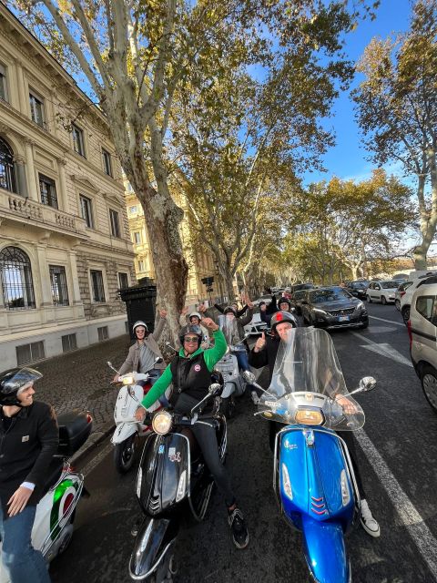 Rome: Vespa Self-Drive Tour with Gelato - Piazza Venezia and the Colosseum photo run