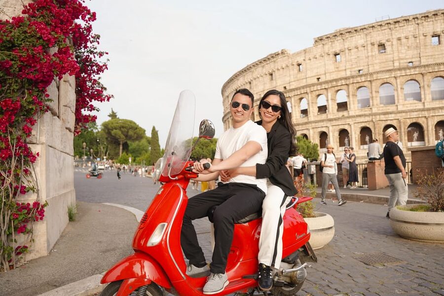 Rome: Vespa Tour with Historic City Highlights - Circus Maximus and the quick passes that still tell a story