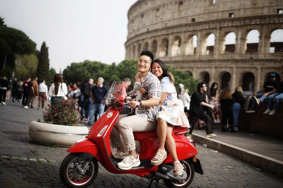 Rome: Vespa Tour with Professional Photographer - Meeting at Cafe Roma and Getting Set Up