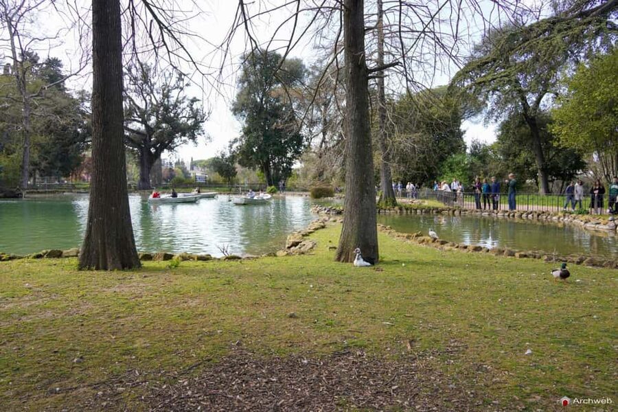 ROME: Villa Borghese Lake tour by boat paddling independently +aperitivo - The human factor: why staff friendliness matters here