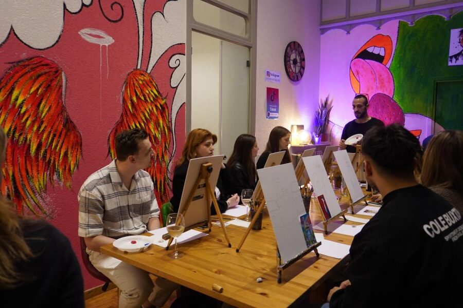 Rome: Wine and Paint Experience in Piazza Navona - The Welcome Moment: How They Get You Painting Quickly