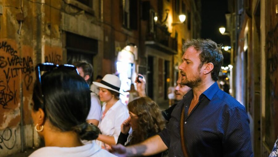 Secrets of Rome: Historical True Crime Small Group Tour - Where to meet, and why that statue matters