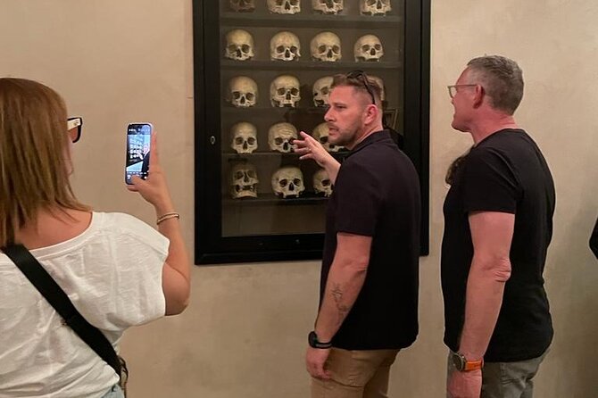 Secrets of Rome - The dark side Small Group Walking Tour - Via dei Banchi Vecchi, Dark Alleys and the Serial-Killer Thread