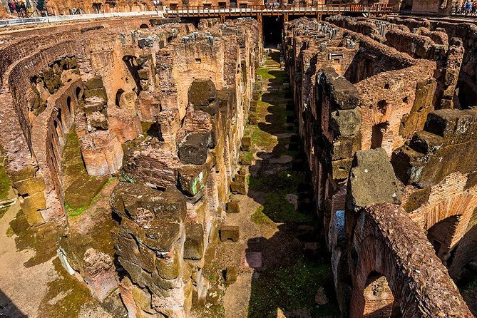 Self Guided Audio Tour-Coliseum & the Gladiator's Legends - Headphones, Phone Setup, and Getting the Most Out of a 40-Minute Walk