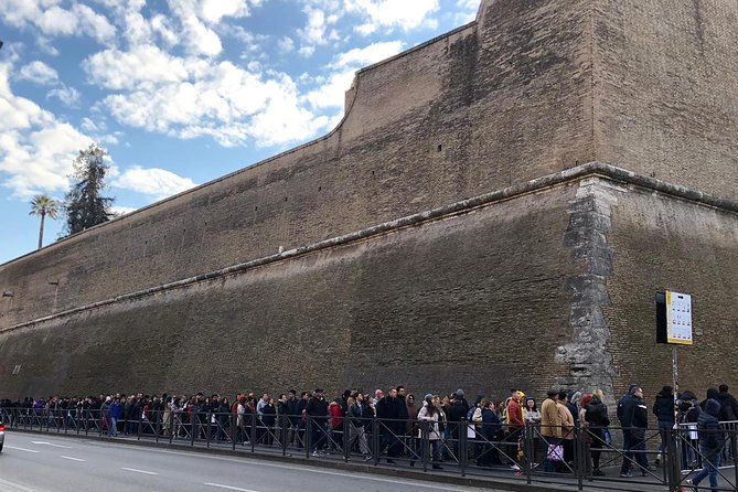 Skip-The-Line: Sistine Chapel & Vatican Tour with A Guide - Sistine Chapel stop: how to get more from the most crowded room