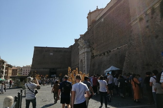 Skip-The-Line: Sistine Chapel & Vatican Tour with A Guide - Meeting point at Via Germanico: don’t treat it like a casual stroll