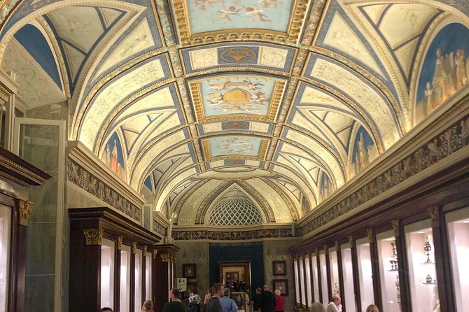 Skip the Line Vatican Guided Tour with Sistine Chapel and St. Peter's Basilica - Vatican Museums: where the guide makes the art make sense