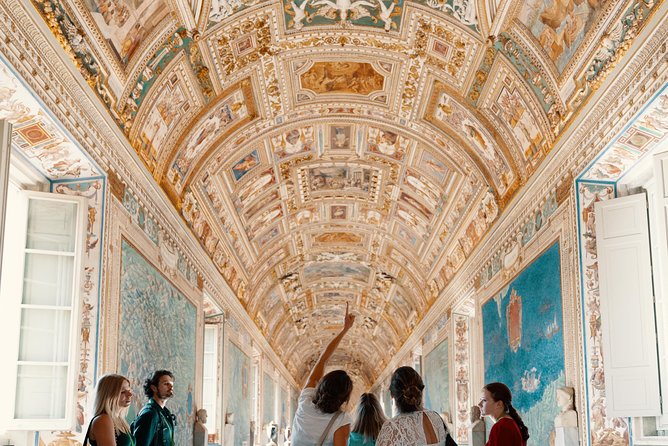 Skip The Line: Vatican Private Tour with Sistine Chapel - Stop 3: Cortile della Pigna, a quick ancient Roman reset