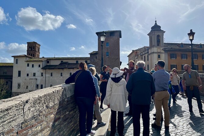 Small Group Rome's Jewish Ghetto and Trastevere Tour - Trastevere, then Isola Tiberina, a calm break before you finish