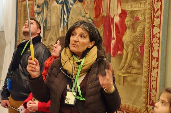 Spanish Small Group Tour of the Vatican Museums, Sistine Chapel & St. Peter's - Skip-the-line starts at What a Life Tours, not in the crowd