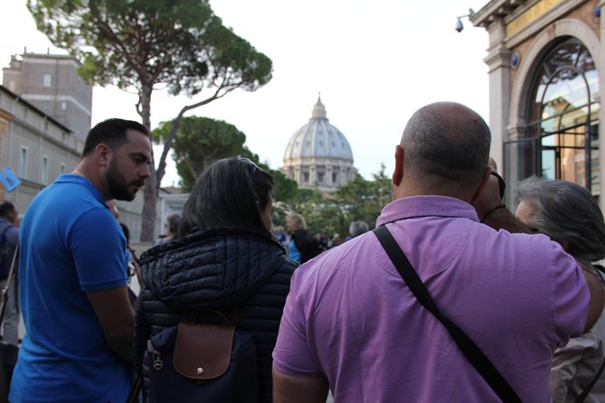 Spanish Small Group Tour of the Vatican Museums, Sistine Chapel & St. Peter's - Spanish small-group comfort with a limit that actually feels small