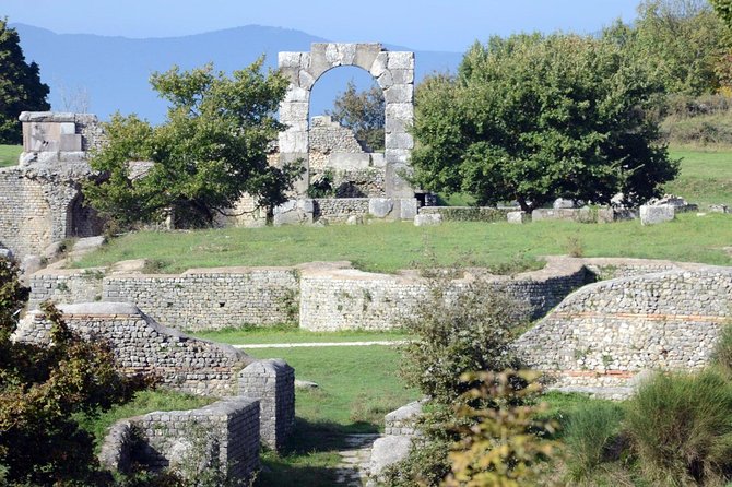 Spello: a journey through flowers, mosaics and ancient Roman ruins - Stop 1: Spello Floral Lanes, Roman Gates, and the Hill You Feel