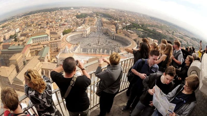 St. Peter's Dome Climb, Basilica and Vatacombs Tour - What you see from above, and how the guide helps you spot it