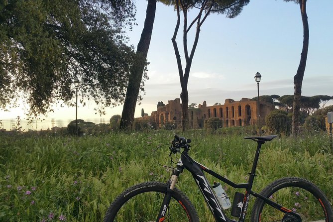 Sunrise in Rome: Small Group E-Bike tour with Italian Breakfast - Colosseum quick look: how to handle the no-entry reality
