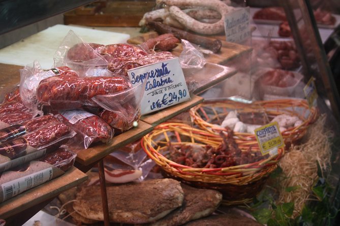 Tasty Trastevere Street Food Tour in Rome from Tiberine Island to Ponte Sisto - Meeting Point, Pace, and Practical Tips for Trastevere Streets