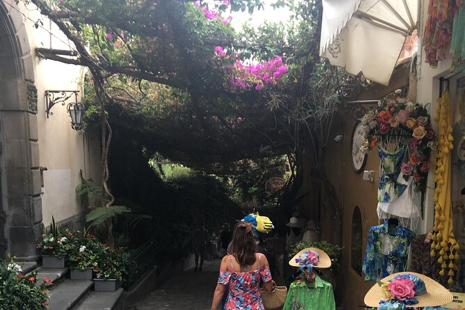 Transfer from Rome to Amalfi coast/Sorrento Area and Vice Versa - Stress-free transportation from Rome to the Amalfi Coast or Sorrento